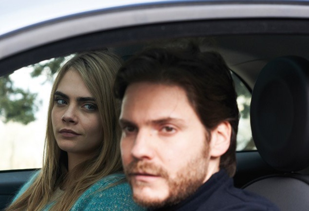 Драма "Лицо ангела". Отличница из Лидса стала жертвой агрессоров, поехав в Италию по программе обмена опытом. Экспертами было установлено, что над девушкой жестоко поиздевались. Под подозрение попали сразу несколько человек, но их прямая вина не была дока