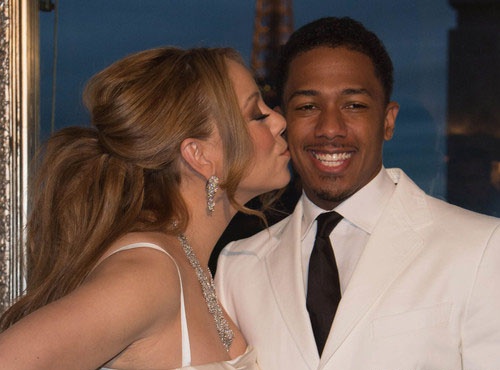 Нік Кеннон робив пропозицію Мерайї Кері не один раз, а двічі. Спочатку співак подарував своїй обраниці кільце з 17-каратним діамантом, хитро заховане всередині самого звичайного пластикового кільця з цукеркою. А потім, кількома днями пізніше, Кеннон "викр