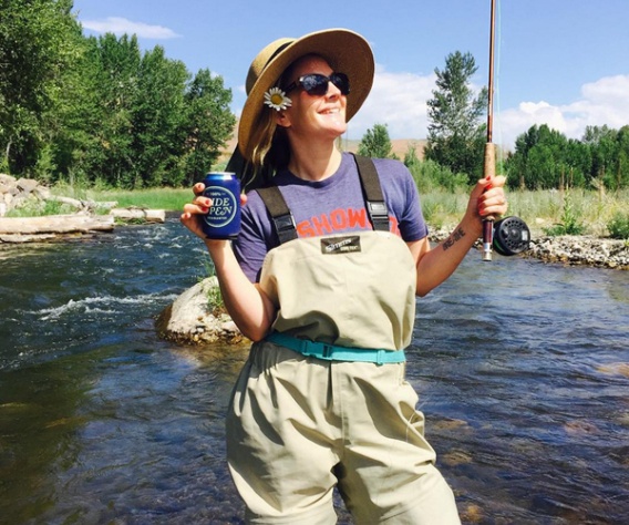 Дрю Беррімор на риболовлі