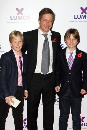 Х'ю Грант, виявляється, батьком трьох дітей. При чому, двоє з них були народжені від двох різних жінок з різницею в два тижні.