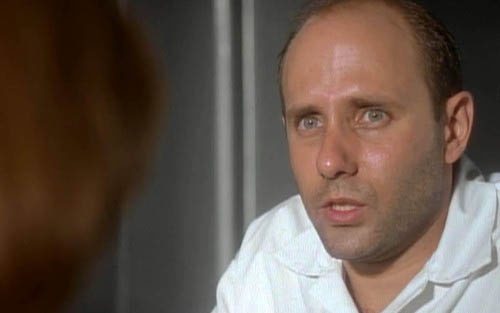 Уилли Гарсон. Узнаваемый персонаж из "Секса в большом городе", Уилли Гарсон снялся в 2 сериях "Секретных материалов", причем в одной из них – с совсем еще маленьким на тот момент Шайей ЛаБафом.