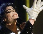 Легендарну рукавичку Майкла Джексона продали на аукціоні в США