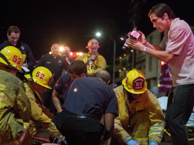 Трилер "Стрінгер". Невпевнений в собі Луї Блум зайнятий пошуками роботи, що не приносить результатів. Одного разу він стає свідком діяльності одного репортера, що надихає його на нове амплуа. Він починає знімати відео резонансних подій.