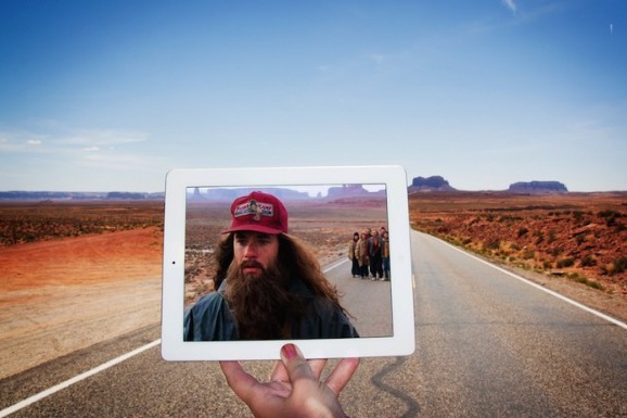 Форрест Гамп (возле Долины монументов в США).