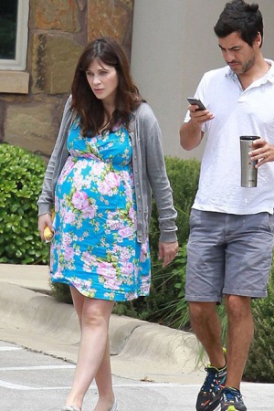 Зои Дешанель родила дочку в июле 2015