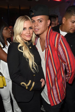 Эшли Симпсон стала мамой во второй раз. У ее старшего сына появилась сестренка