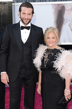 Бредлі Купер з матір'ю