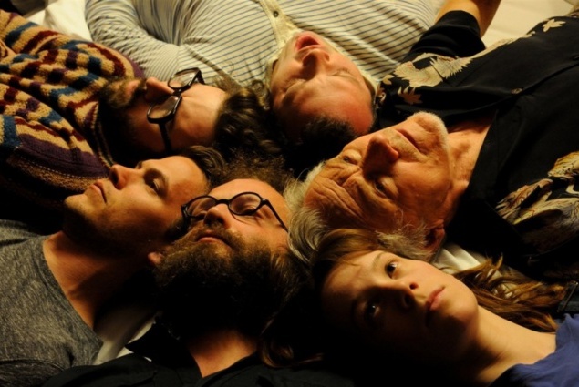 Драма "Юність".  Літній диригент проводить відпустку в Альпах. Незважаючи на прохання Її Величності, він відмовляється виступати на дні народження принца Філіпа. Після чого у диригента починається низка неприємностей.