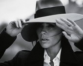 Виктория Бекхэм украсила обложку Vogue