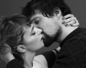 Страстний поцілунок Данила Козловського з коханою