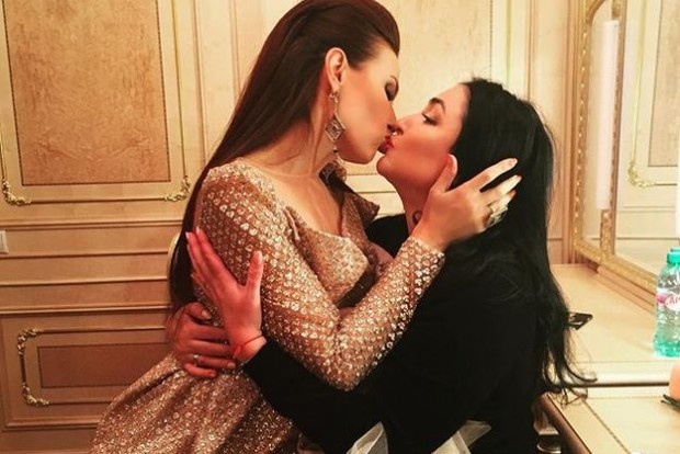 Эвелина Бледанс показала поцелуй с Лолитой Милявской