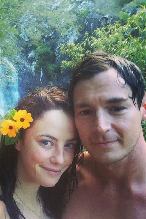 Кая Скоделарио и Бенджамин Уокер во время медового месяца Кая Скоделарио и Бенджамин Уокер во время медового месяца