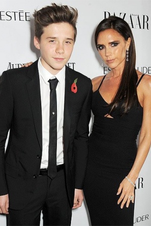 Виктория Бекхэм с сыном Бруклином