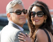 Джордж Клуні посміявся над чутками про вагітність дружини