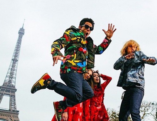 В Париже Бен Стиллер и Оуэн Уилсон сделали обязательное фото на фоне Эйфелевой башни