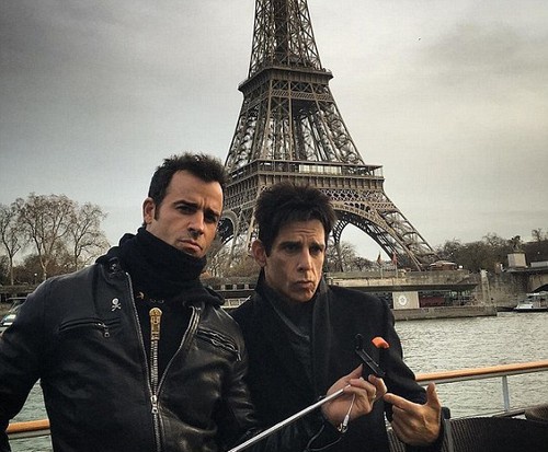 Также участники каста прокатились по Сене на туристическом катере и сделали еще парочку селфи на фоне Эйфелевой башни