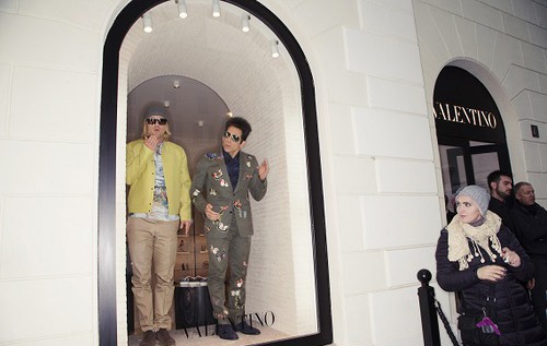 В Риме Бен Стиллер и Оуэн Уилсон поработали "манекенами" в витрине бутика Valentino