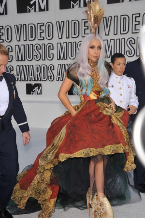 Леді Гага - 155 див. Хто б міг подумати, що ця ексцентрична співачка - справжня дюймовочка в реальному житті! Гагу, до речі, рідко можна побачити без підборів.