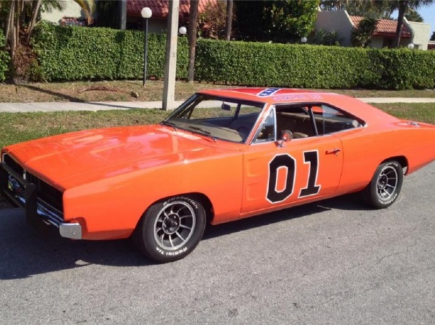 1969 Dodge Charger - Придурки з Хаззарда (1979 - 1985). Charger, також відомий як генерал з фільму "Придурки з Хаззарда", також є одним з найбільш культових і пам'ятних автомобілів в історії Голлівуду.