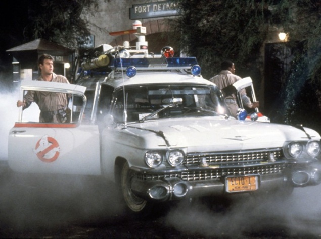Cadillac Miller-Meteor 1959 - Мисливці за привидами (1984). Чи відомо вам, що в реалії Cadillac "ECTO 1" 1959 року використовувався як карета швидкої медичної допомоги і як катафалк? Але на щастя, цей автомобіль залишився в пам'яті глядачів тільки як "ЕКТО-1" — незвичайним агрегатом, возившим мисливців за привидами! Cadillac Miller-Meteor 1959 - Мисливці за привидами (1984). Чи відомо вам, що в реалії Cadillac "ECTO 1" 1959 року використовувався як карета швидкої медичної допомоги і як катафалк? Але на щастя, цей автомобіль залишився в пам'яті глядачів тільки як "ЕКТО-1" — незвичайним агрегатом, возившим мисливців за привидами!