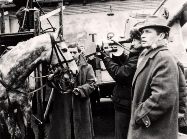 Володимир Висоцький на зйомках "Служили два товариша"