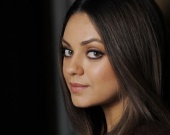 Мила Кунис с мужем на съемках популярного шоу