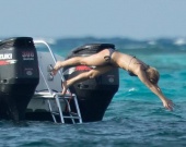 Дженніфер Лоуренс з друзями відпочиває на Багамах