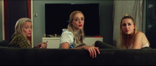 "Жахливі свята". Милі душі сімейні свята можуть розбурхати свідомість і обернутися вражаючим фурором зловісного кошмару.