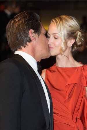 Джош Бролін з нареченою Кетрін Бойд (2015)