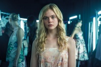 Неоновый демон