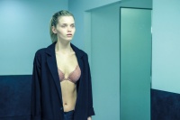 Неоновый демон