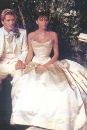 "Я чувствую себя бесконечно любимой и по-настоящему благословленной. Мой лучший друг, моя любовь. Самый лучший мужчина, который вдохновляет меня каждый день. С годовщиной свадьбы, лучший муж и папа во всем мире", - написала Виктория Бекхэм.