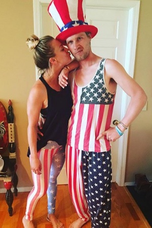 Кейлі Куоко і Карл Кук