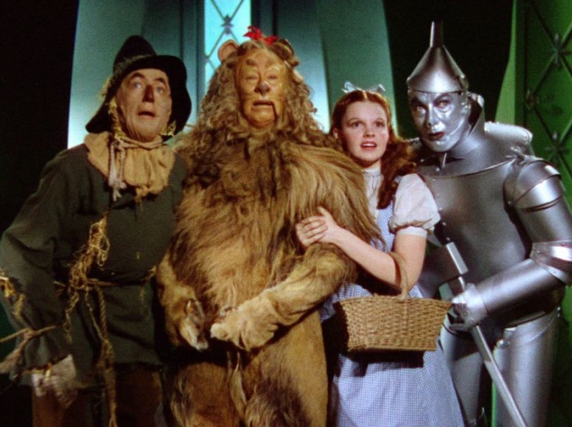 Чарівник країни Оз (1939). Цей фільм називають в числі своїх улюблених практично всі американські режисери, тому що вони на ньому виросли. Та тому що це дійсно гарна картина.