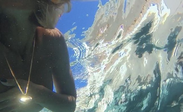 Хайди Клум опубликовала в личном микроблоге порцию снимков в воде