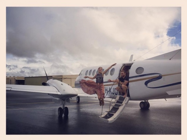 Эльза Патаки и Крис Хемсворт