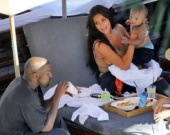 Ким Кардашьян на отдыхе с мужем и детьми