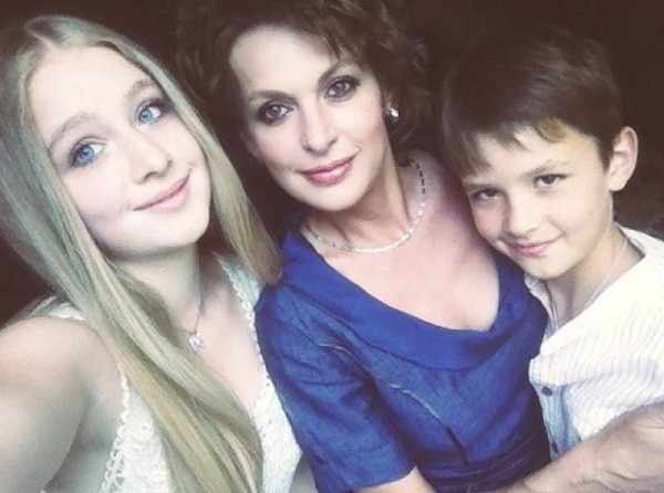 Светлана Бодрова сегодня работает режиссером в программе "Жди меня" на Первом канале