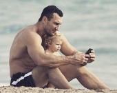 Кличко і Панеттьєрі з дочкою відпочили на пляжі