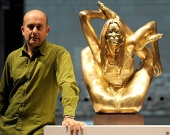 Скульптуру Кейт Мосс продадут с аукциона Sotheby’s