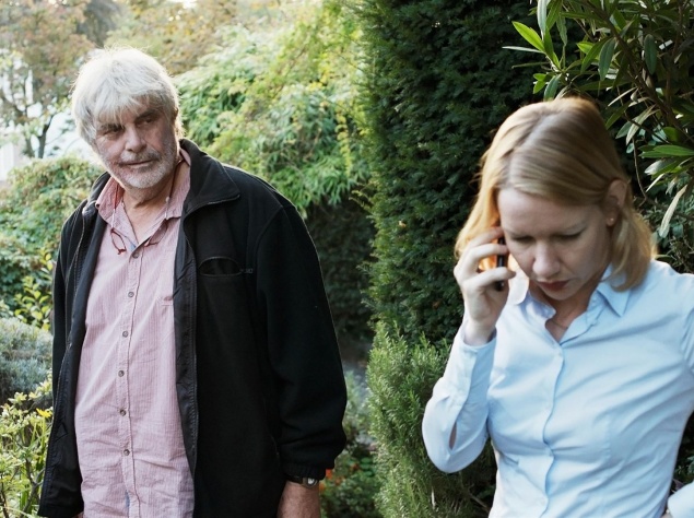 Комедия "Тони Эрдманн". В центре сюжета - история об эксцентричном отце, пытающемся всеми способами восстановить отношения с дочерью-карьеристкой, но при этом разрушает их еще сильнее.