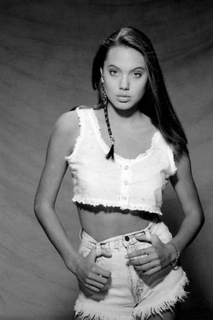 Анджелина Джоли