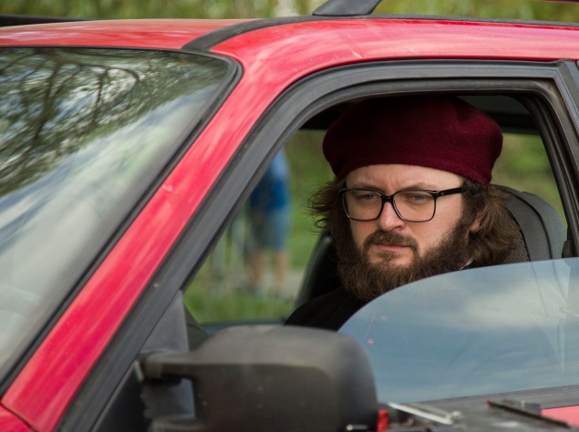 Комедія "DZIDZIO Контрабас". Трійця йолопів вирішує зайнятися незаконною справою. І все заради "легких" грошей. Та на своєму шляху вони зустрінуть дівчину, яка зруйнує всі плани. Однак хлопці підуть на все, аби реалізувати задумане.