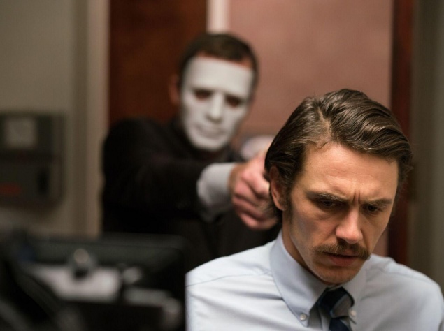 Трилер "Сховище". Заради порятунку свого брата дві сестри наважуються на пограбування банку, абсолютно не підозрюючи, що багатства, які знаходяться там, охороняються потойбічними силами.