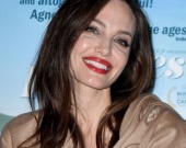Джоли восхитила звонким смехом и улыбкой