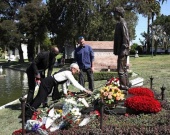 Памятник актеру Антону Ельчину установили в Лос-Анджелесе