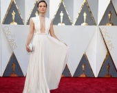 Самые эпатажные платья за всю историю церемонии "Оскар"