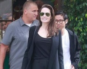 Анджелина Джоли пообедала с 14-летним сыном