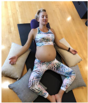 Медитирую и настраиваюсь на здоровые роды... и мой первый "Грязный мартини" (коктейль на основе водки, сухого вермута и жидкости от консервированных оливок).