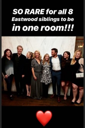 Діти Клінта Іствуда, Лорі п'ята ліворуч